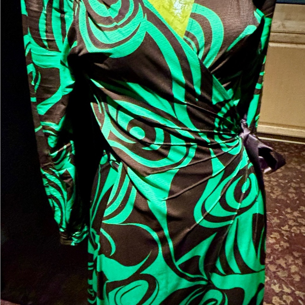 Elegant Green and Black Swirl Dress